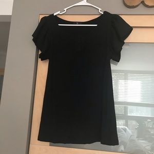 Black GAP shirt